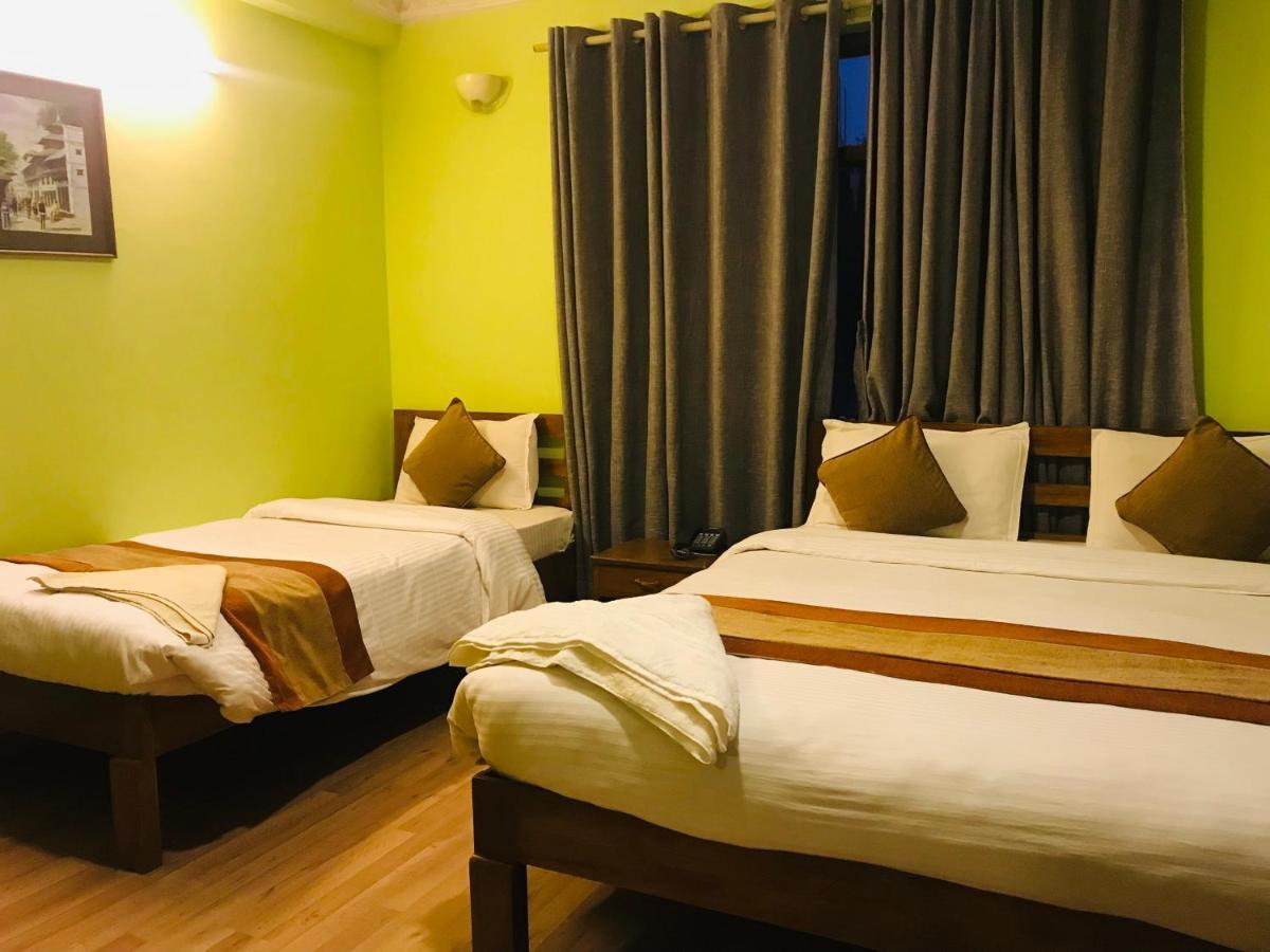 Hotel Lotus Garden Катманду Экстерьер фото
