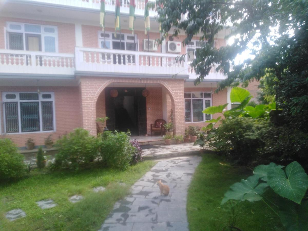 Hotel Lotus Garden Катманду Экстерьер фото