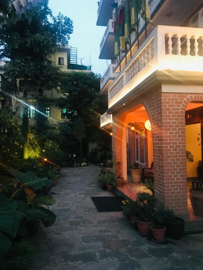 Hotel Lotus Garden Катманду Экстерьер фото