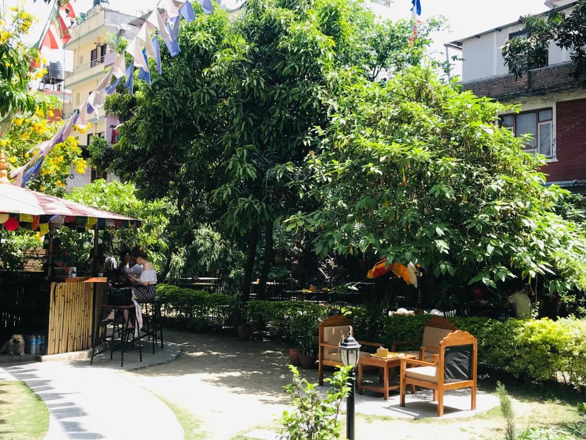 Hotel Lotus Garden Катманду Экстерьер фото