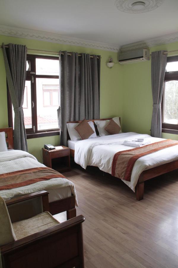 Hotel Lotus Garden Катманду Экстерьер фото