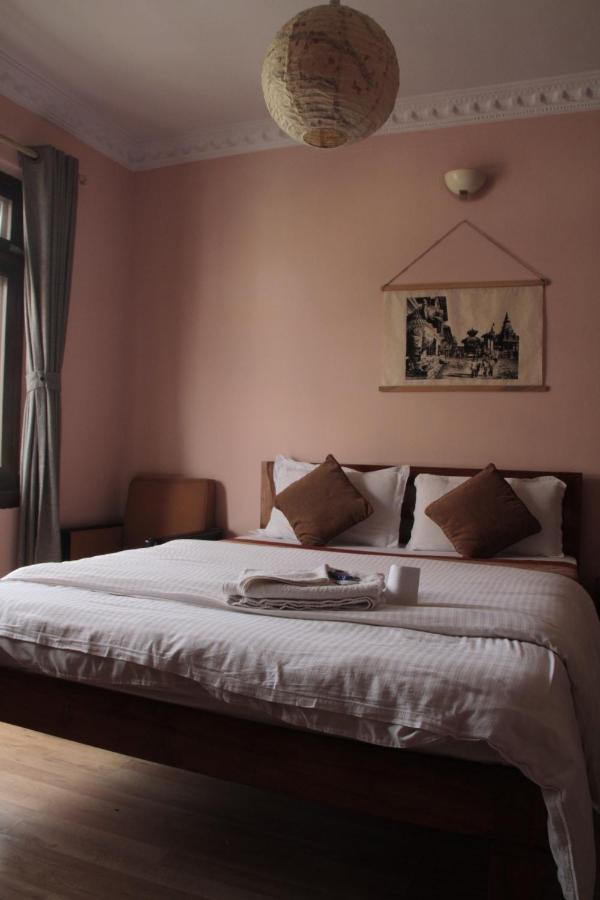 Hotel Lotus Garden Катманду Экстерьер фото
