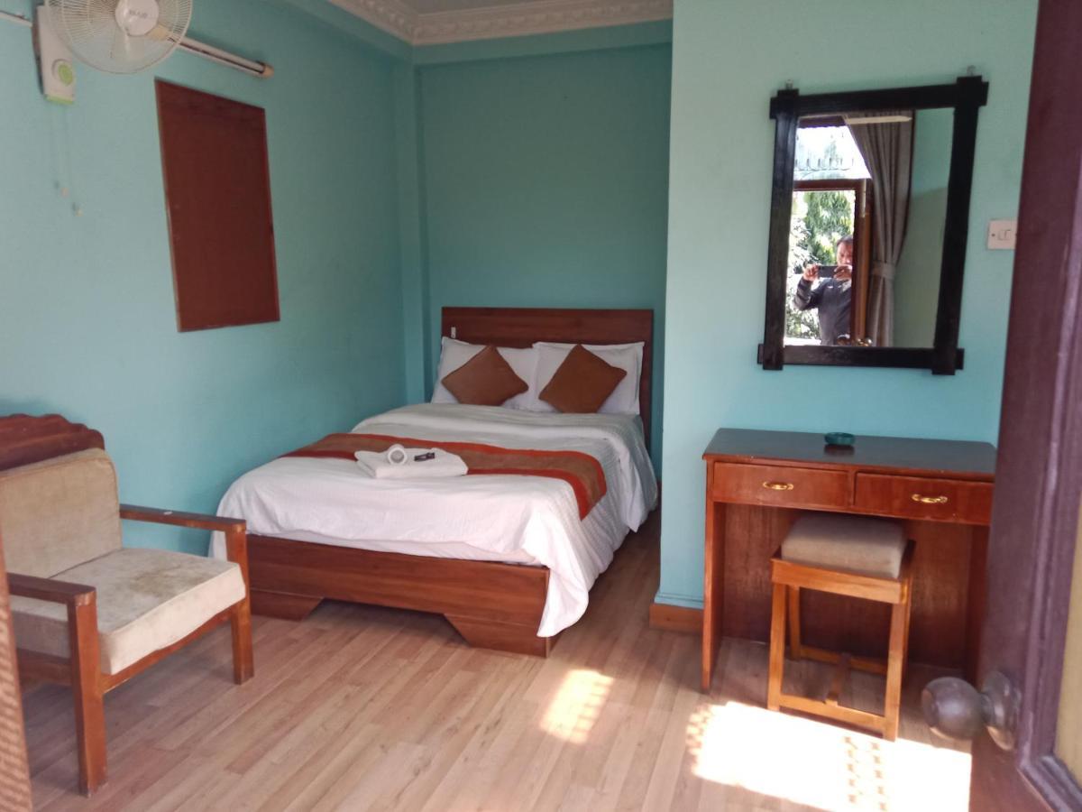 Hotel Lotus Garden Катманду Экстерьер фото