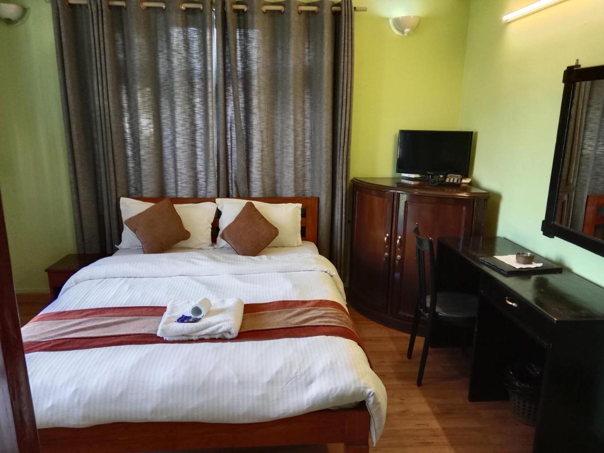 Hotel Lotus Garden Катманду Экстерьер фото
