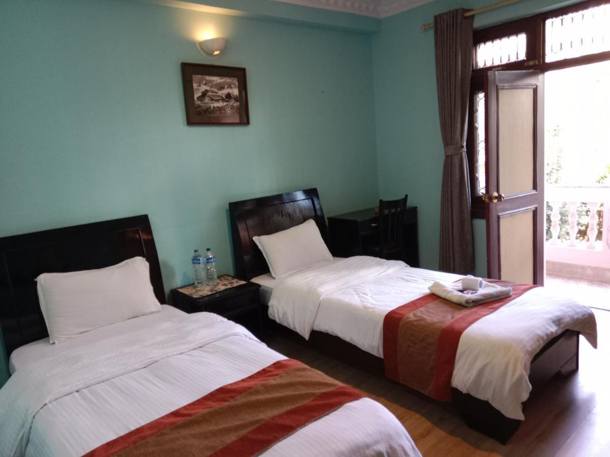 Hotel Lotus Garden Катманду Экстерьер фото