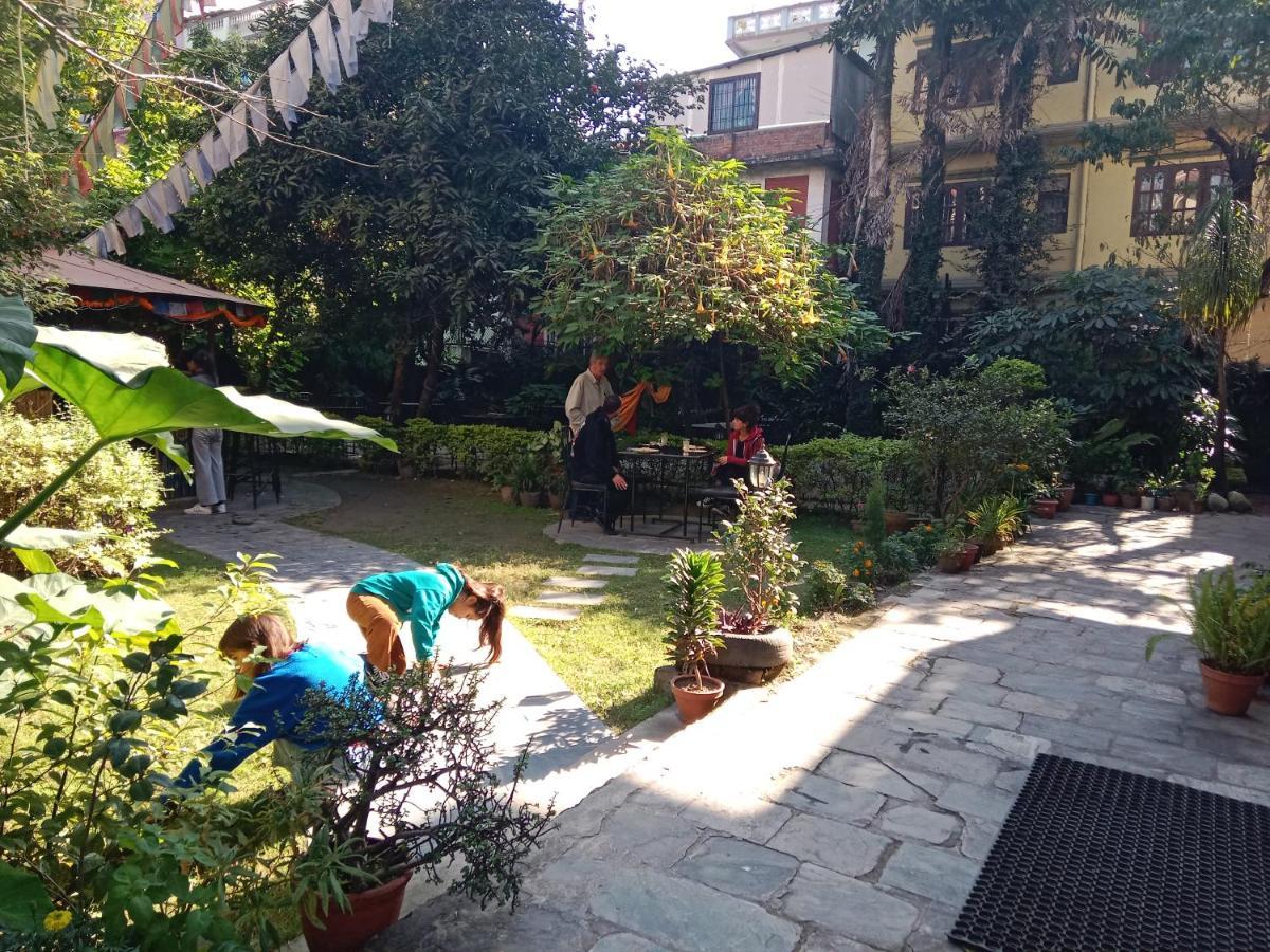 Hotel Lotus Garden Катманду Экстерьер фото