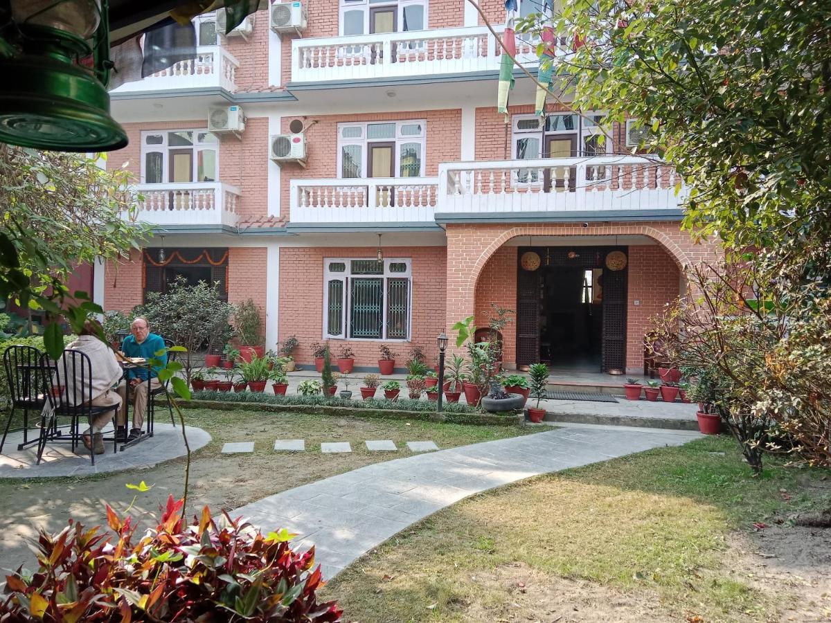 Hotel Lotus Garden Катманду Экстерьер фото