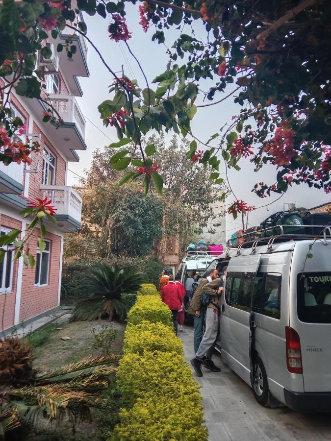 Hotel Lotus Garden Катманду Экстерьер фото