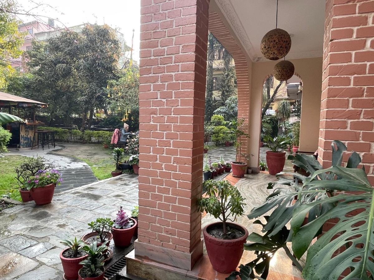 Hotel Lotus Garden Катманду Экстерьер фото