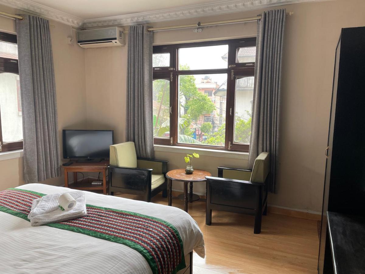 Hotel Lotus Garden Катманду Экстерьер фото