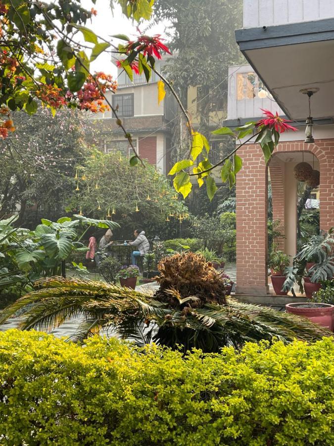 Hotel Lotus Garden Катманду Экстерьер фото