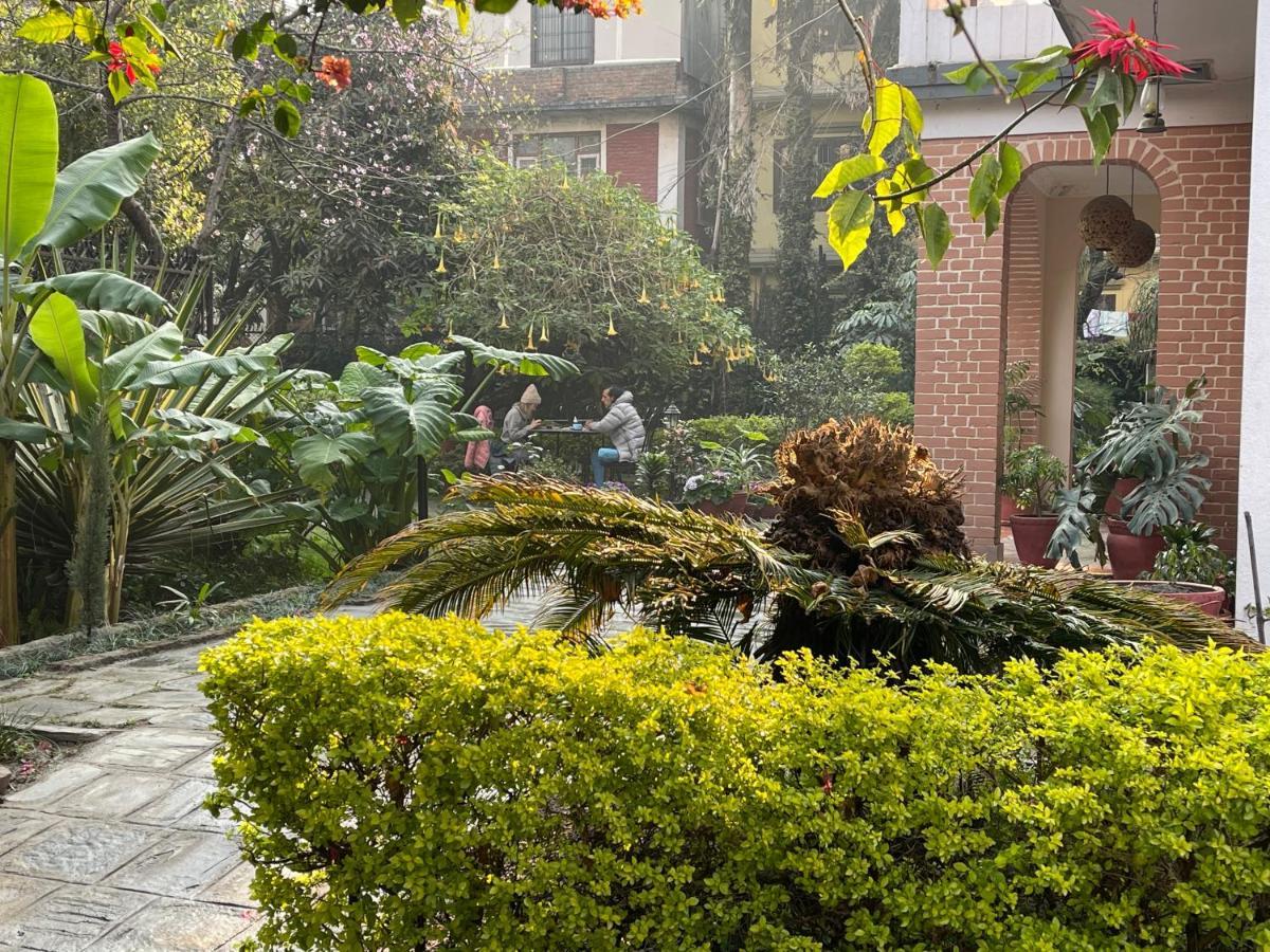 Hotel Lotus Garden Катманду Экстерьер фото